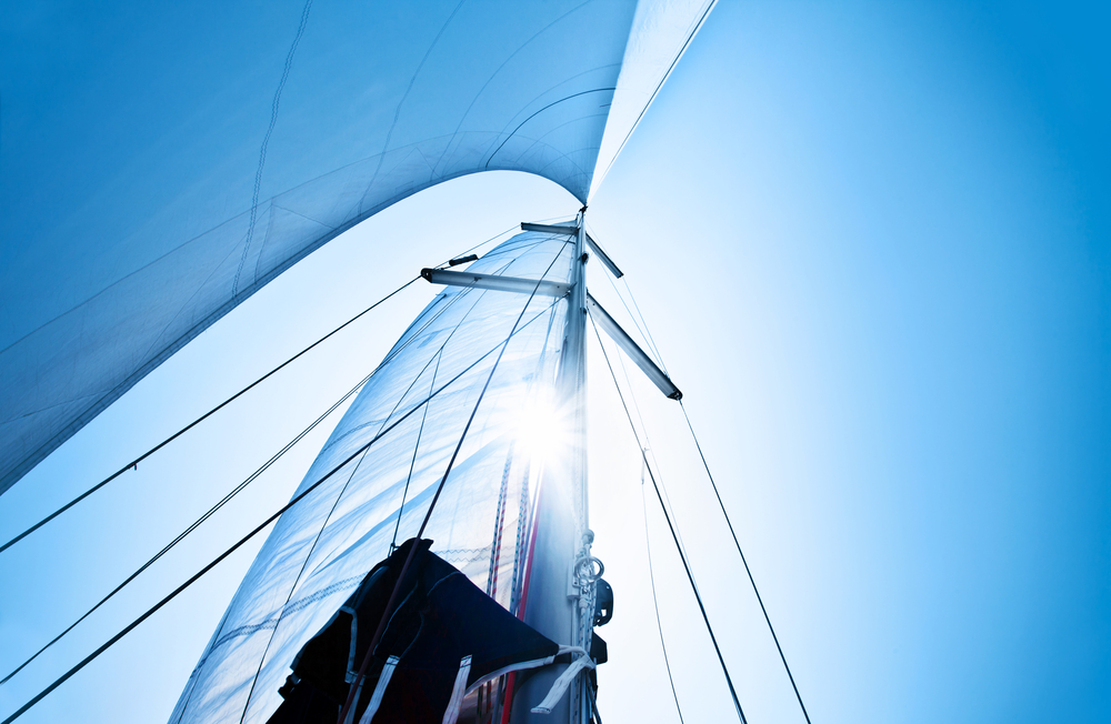 Парус над головой. Парус stock. In Blue Sky Sailing шапка. Фото ветрило Парус. Mast head Float.